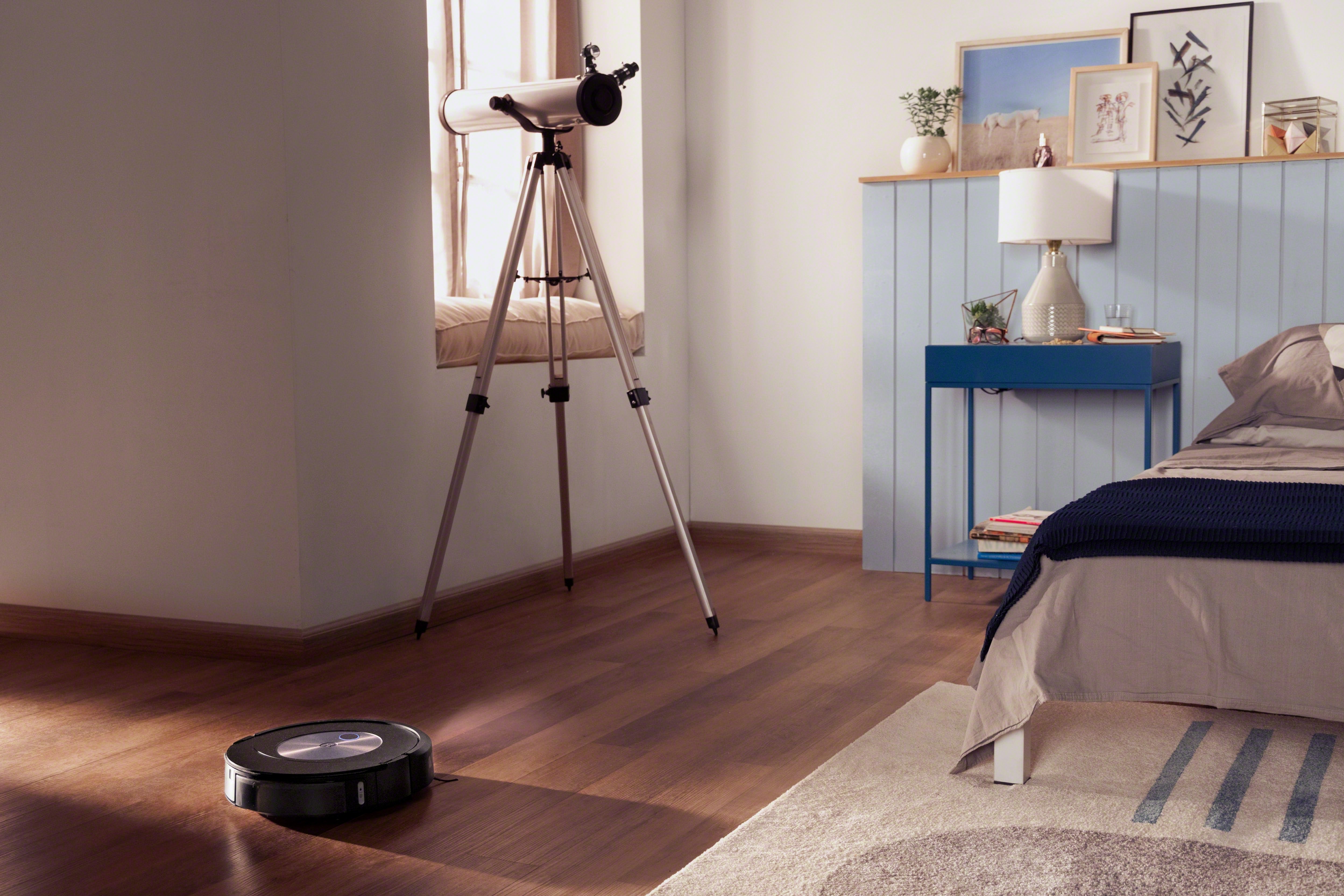 RoombaCombo_j7_j7+_Graphite_Photo_Insitu_KeepOutZone