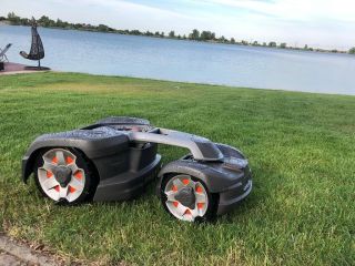 Husqvarna 435x awd, nová s pohonom 4x4 v novom domove🏡 #husqvarna #automower435xawd #robotLawnMower #robotickaKosacka...